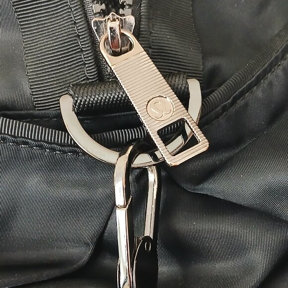 Lululemon All Day Duffel Bag 31L Black - Picture 8 of 11